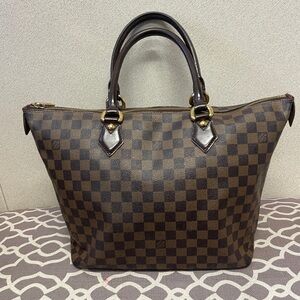 Beautiful Louis Vuitton Saleya MM Tote in the classic Damier Ebene